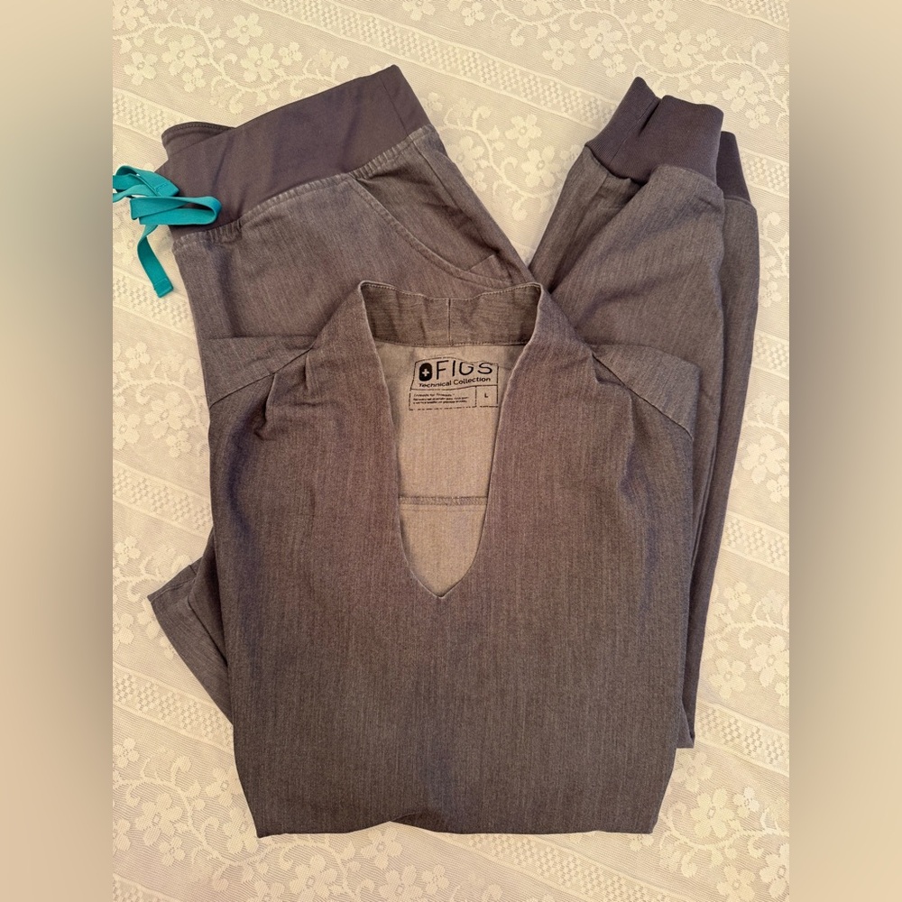 Figs Scrub Set~ Graphite - Picture 2 of 4